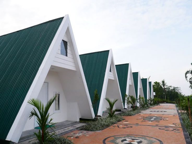 Treehouse Retreats - Image 1